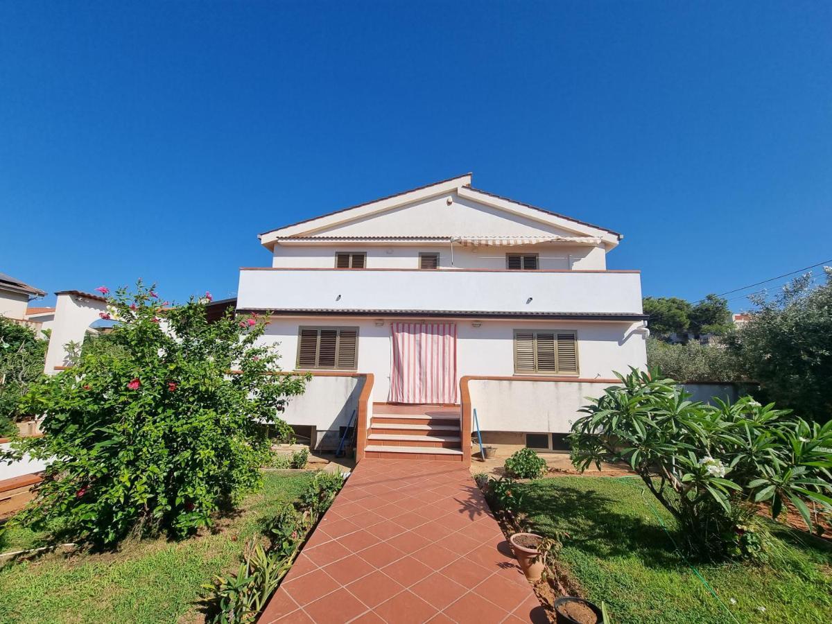 Villa Flora - With Sea View, 2 Minutes Walk To Beach トラッペート エクステリア 写真