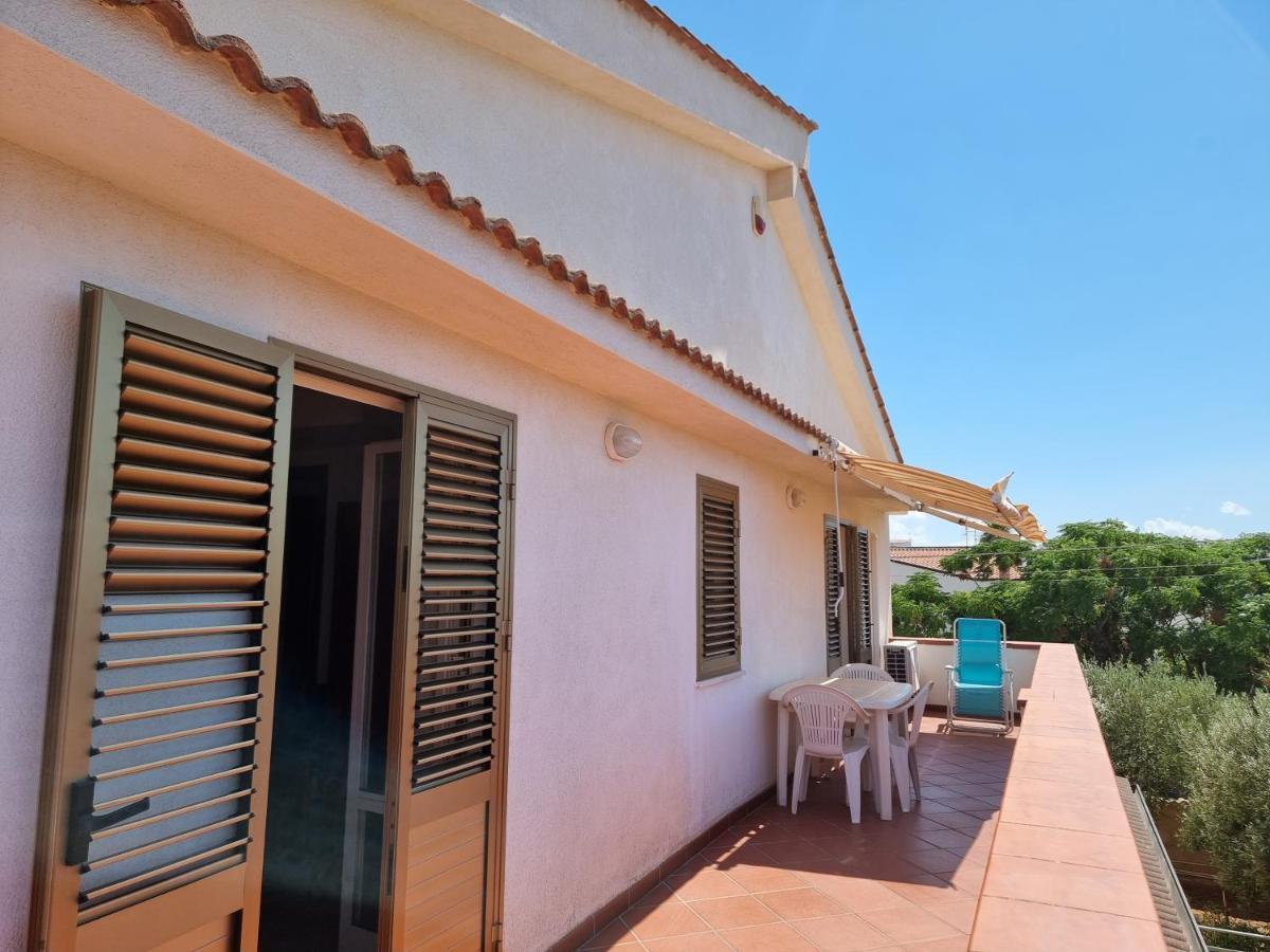 Villa Flora - With Sea View, 2 Minutes Walk To Beach トラッペート エクステリア 写真